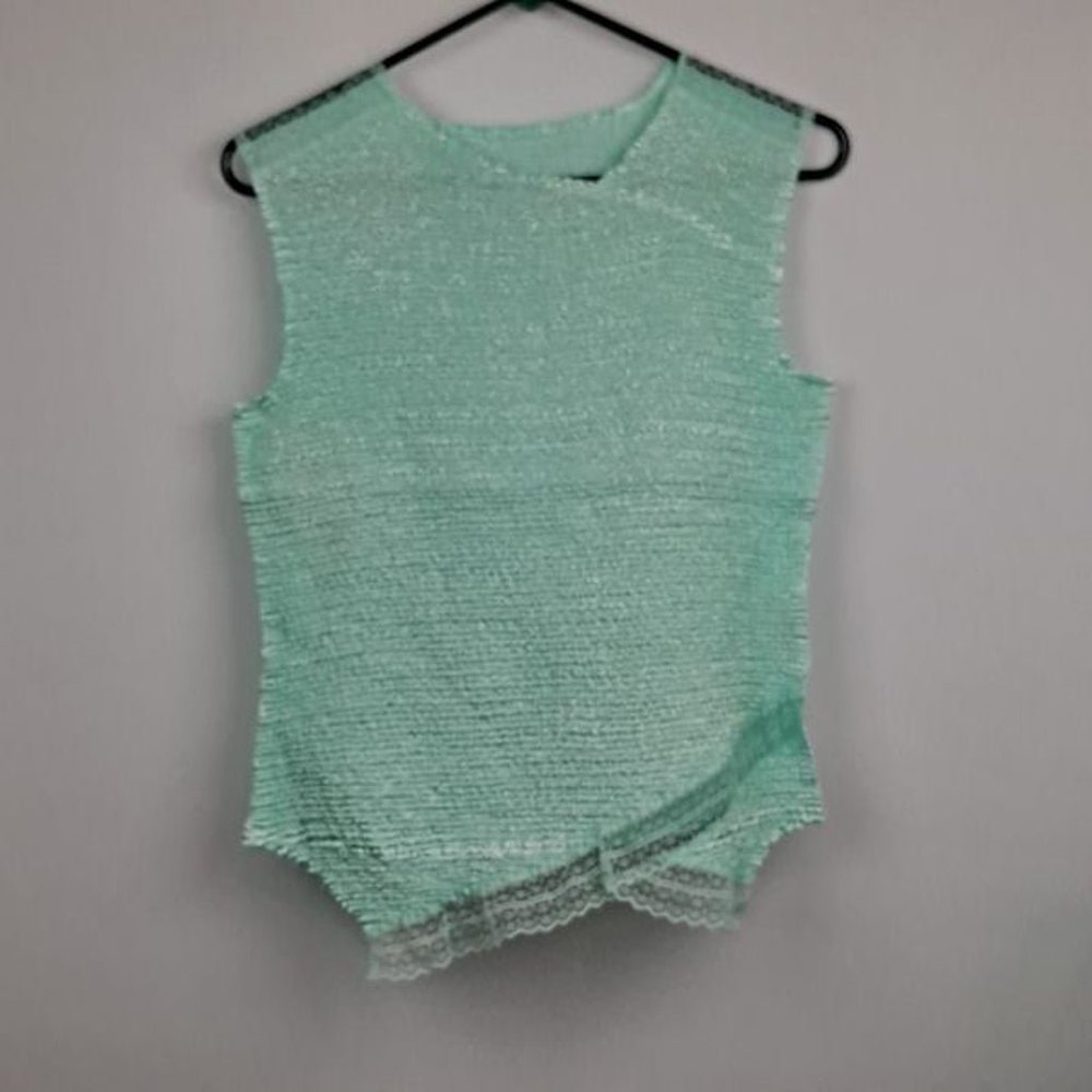Ladies Sleeveless shell top NWT